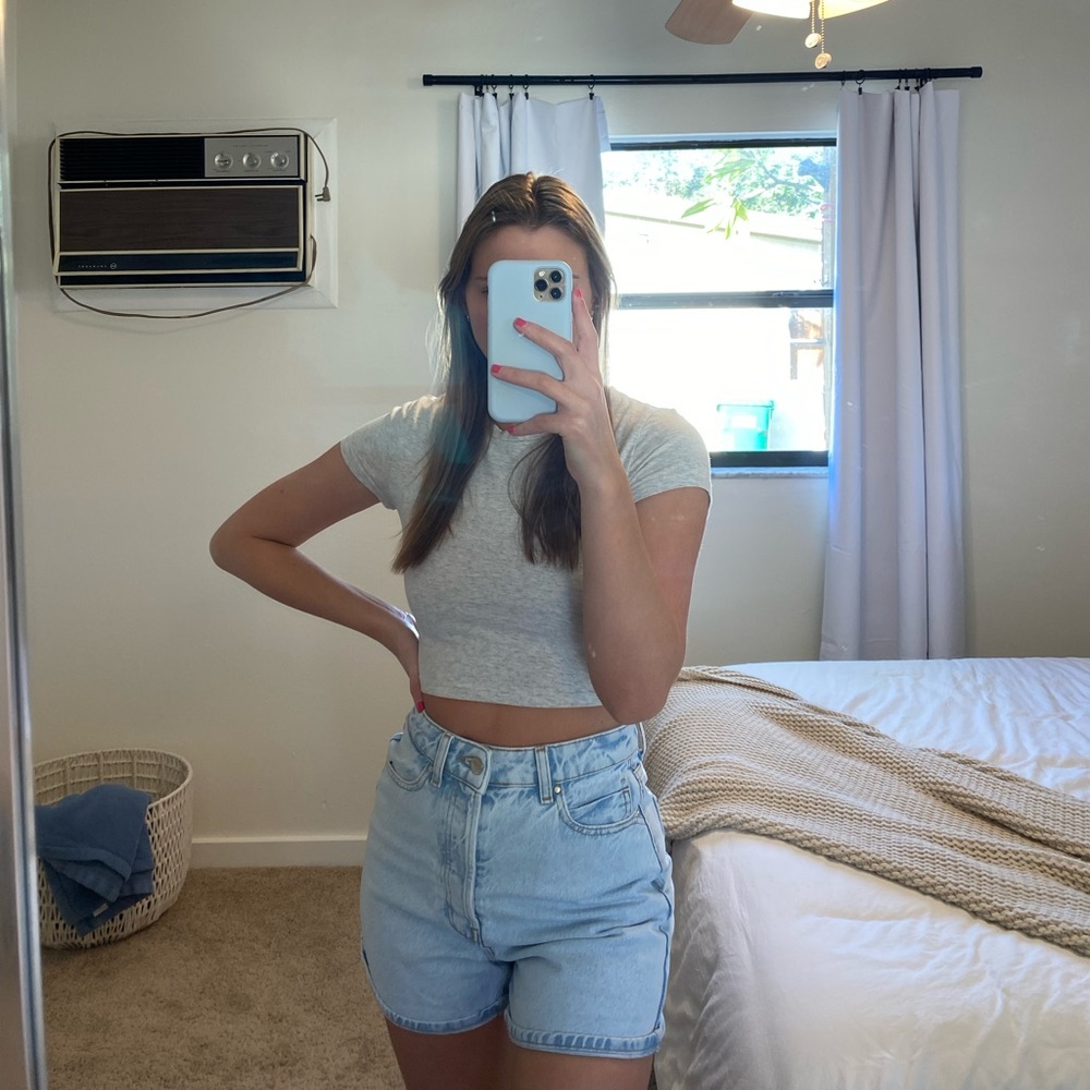 (Aritzia) TNA cropped tshirt